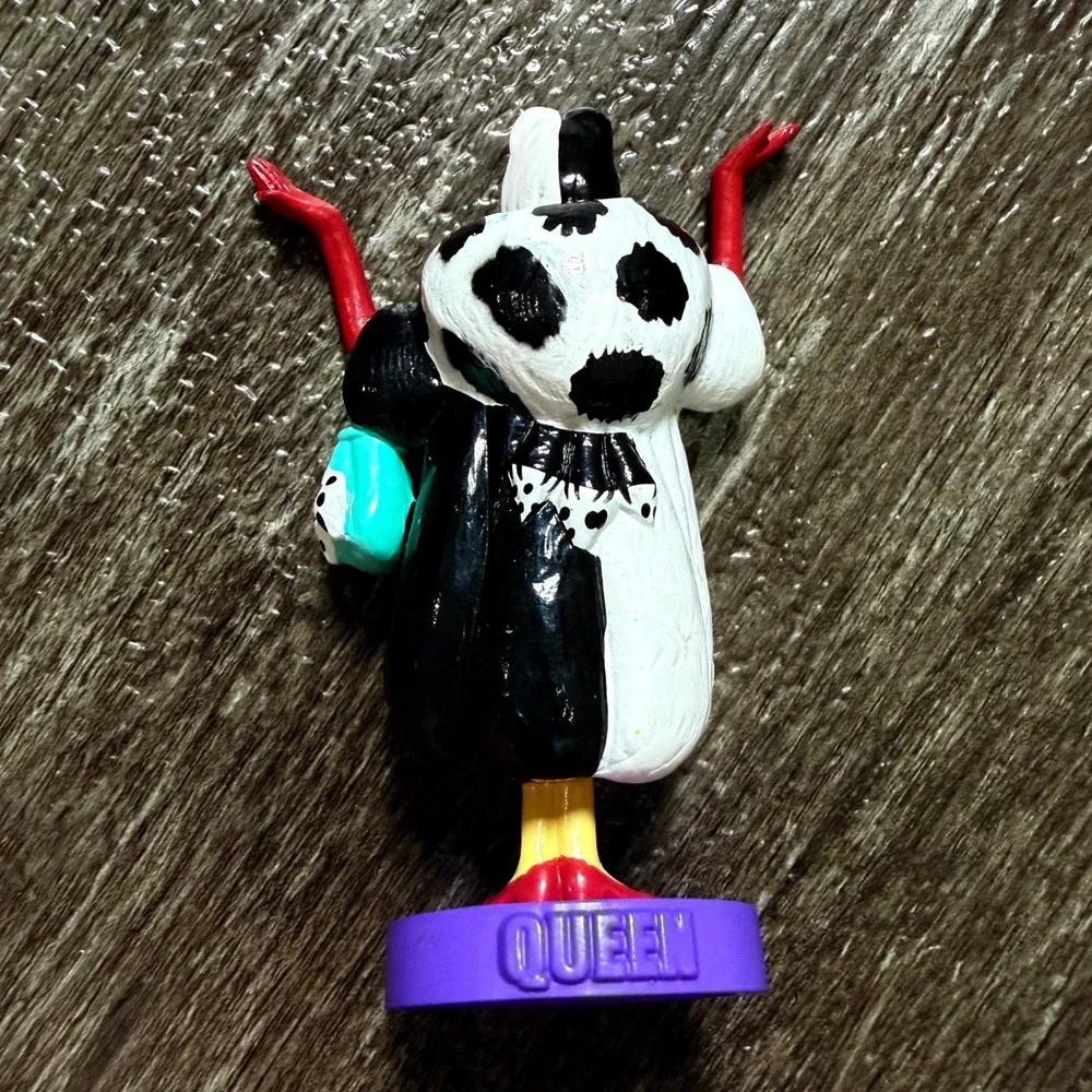 Disney Cruella De Vil Figurine 2004 101 Dalmatians Purple Queen Chess